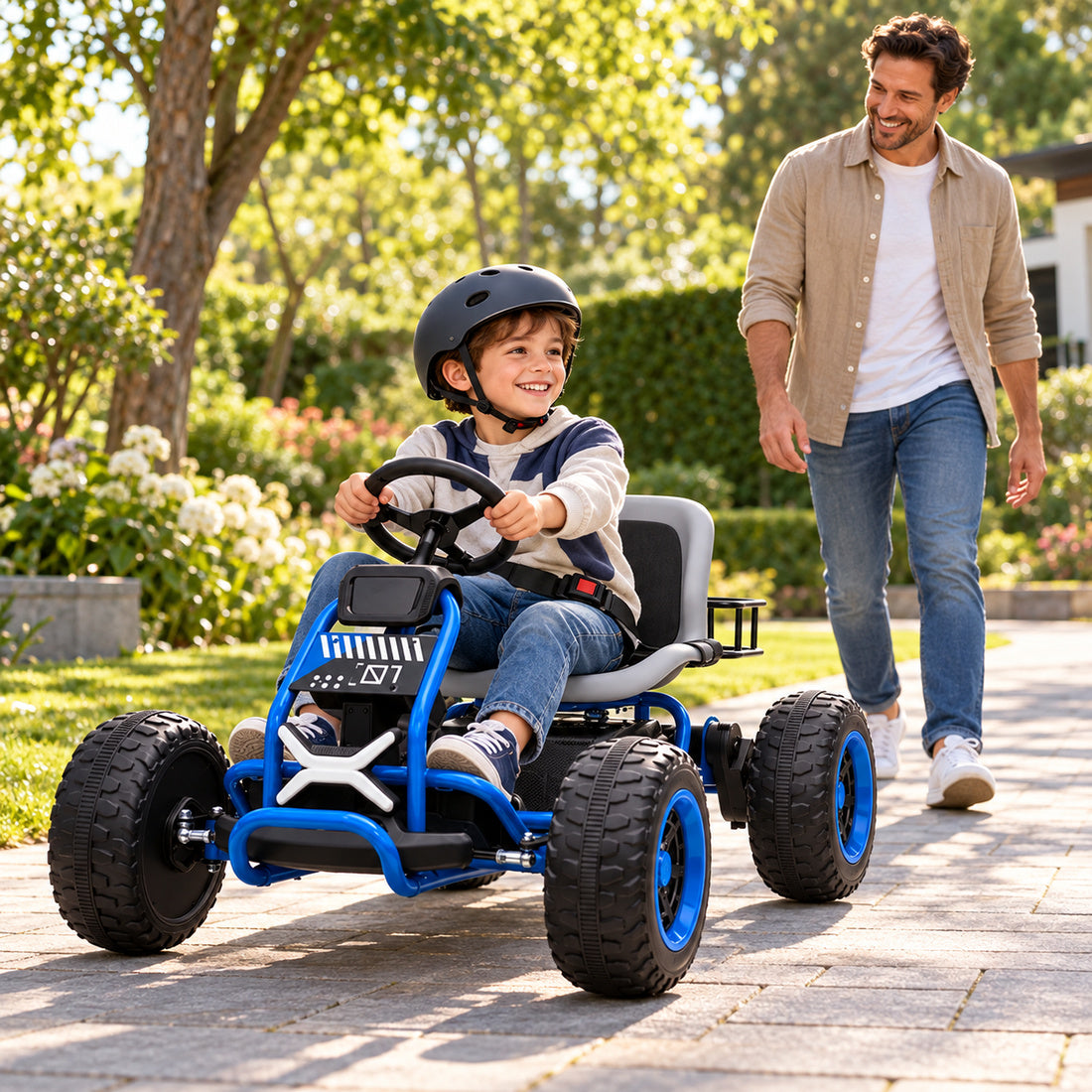 XMX669 off-road buggy in Blue – parent and child outdoors