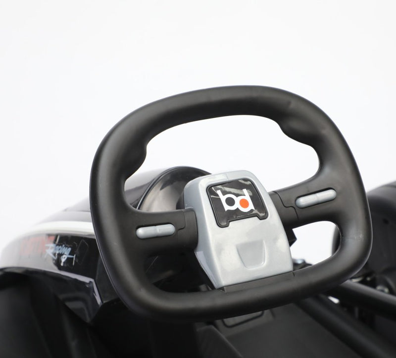 The kart-style steering wheel